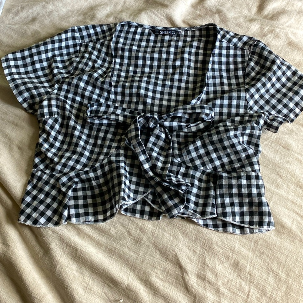 Size M tie in front checkered summer shirt